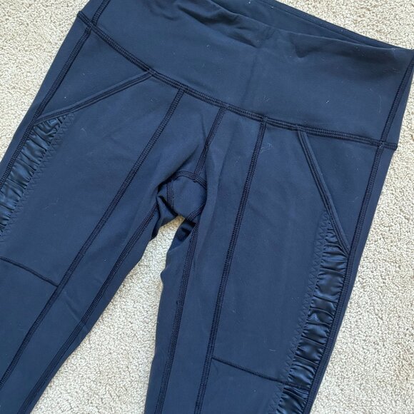 Lululemon leggings 5 PAIR BUNDLE Sizes 4 & 6 - Picture 4 of 7